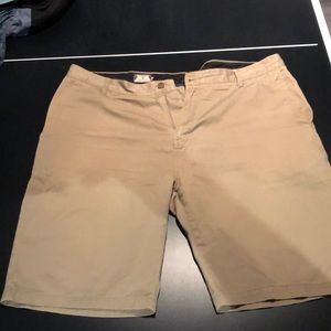 Men’s Volcom khaki shorts